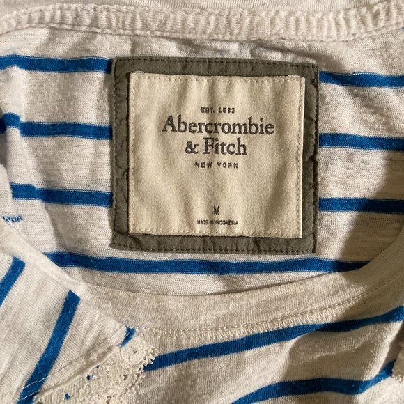 CLEARANCE 2/$10 or 3/$14 VINTAGE Abercrombie & Fitch Striped Flutter Sleeve Top - Picture 5 of 6